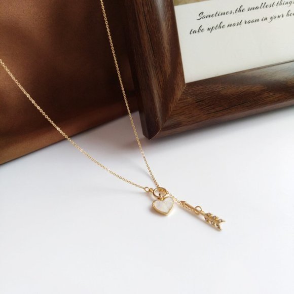 Heart And Arrow Cupid Shell Necklace - Picture 3 of 6